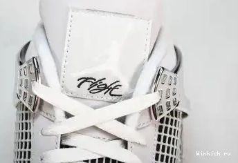 WMNS Air Jordan “Frozen Moments” 4 0522